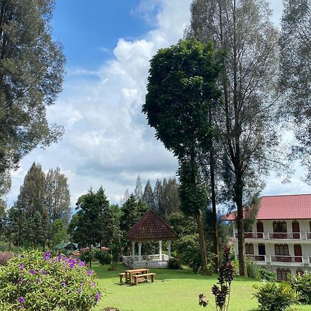 Sibayak Multinational Rest House Berastagi Ngoại thất bức ảnh