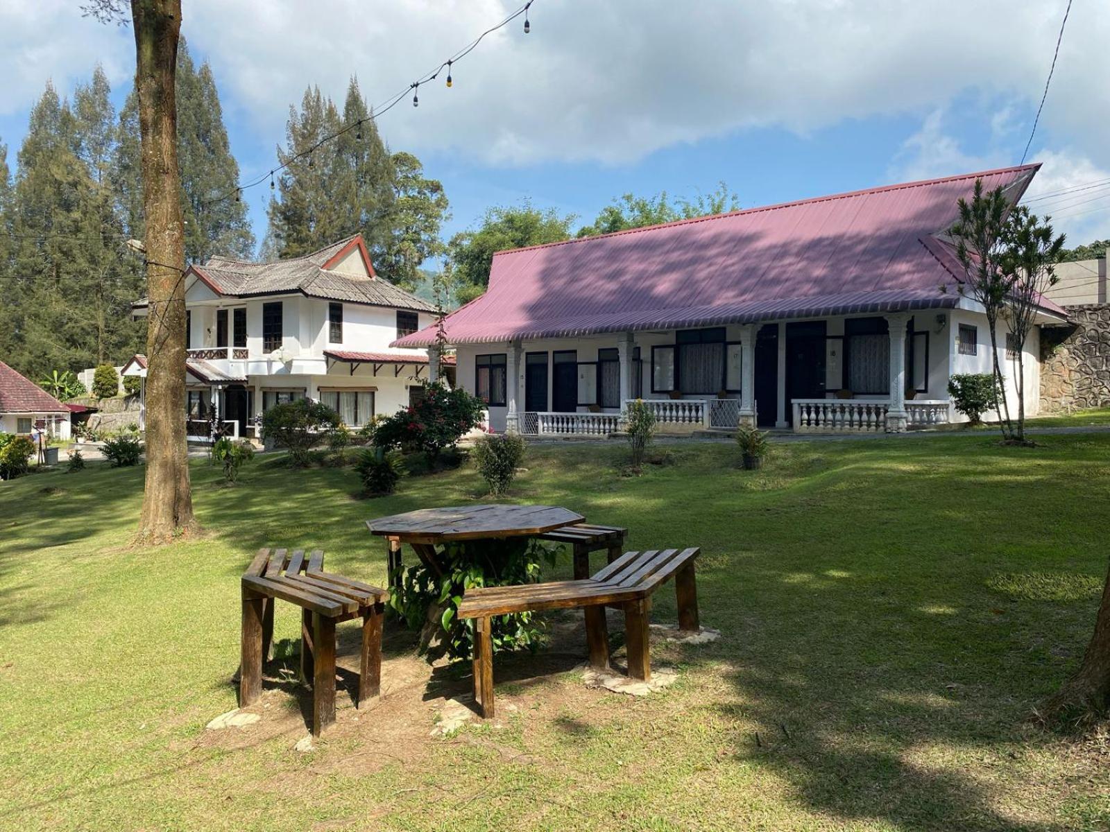 Sibayak Multinational Rest House Berastagi Ngoại thất bức ảnh