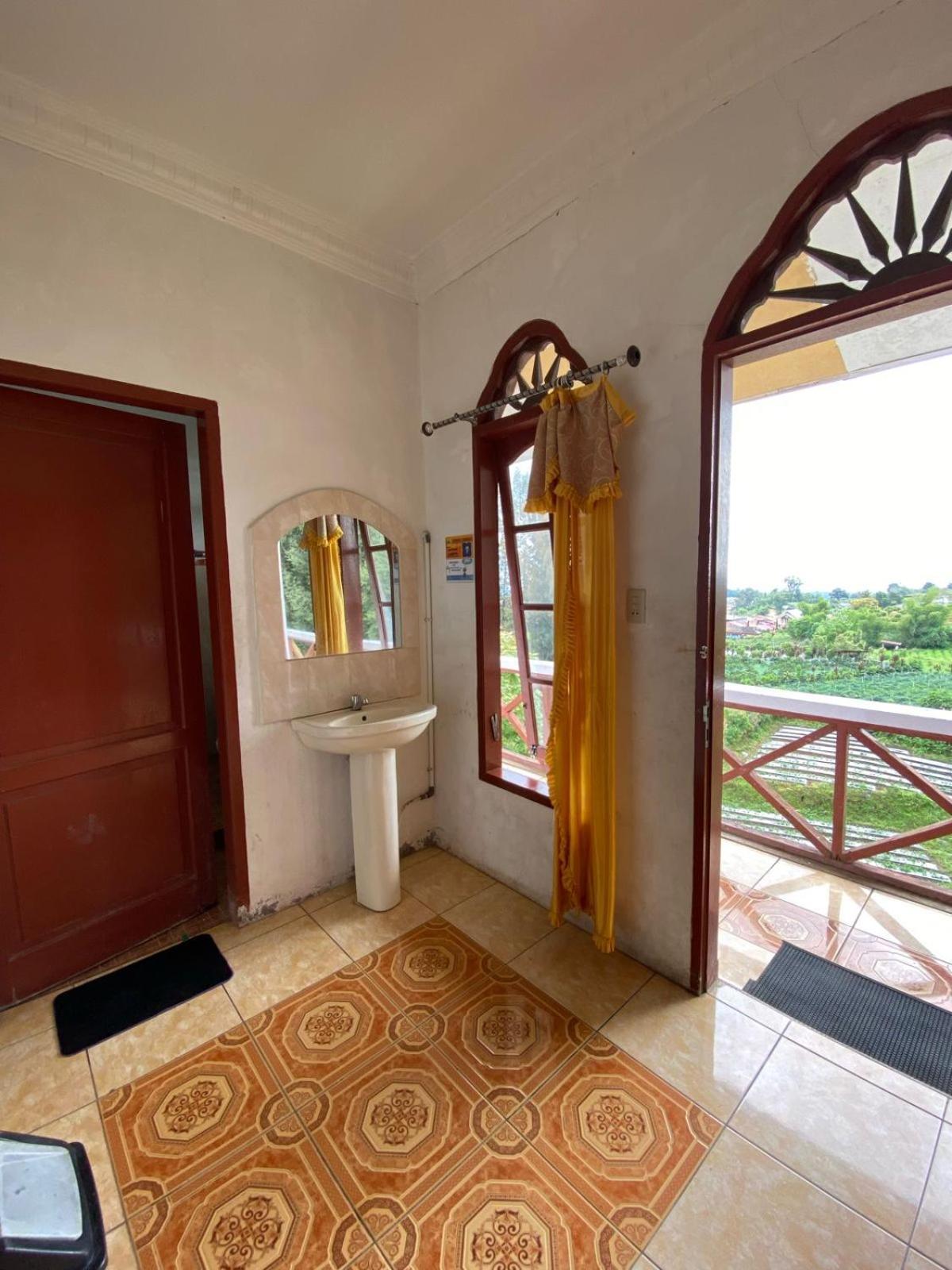 Sibayak Multinational Rest House Berastagi Ngoại thất bức ảnh