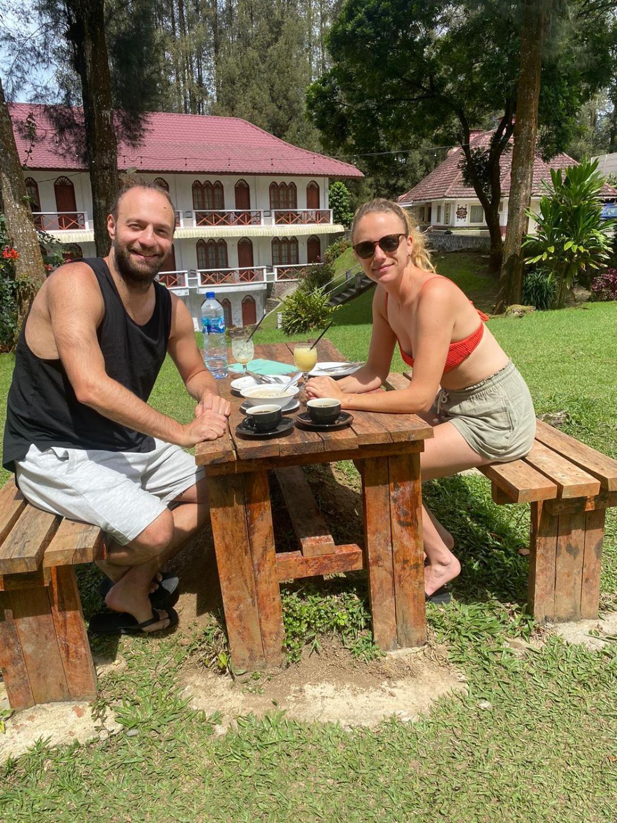 Sibayak Multinational Rest House Berastagi Ngoại thất bức ảnh