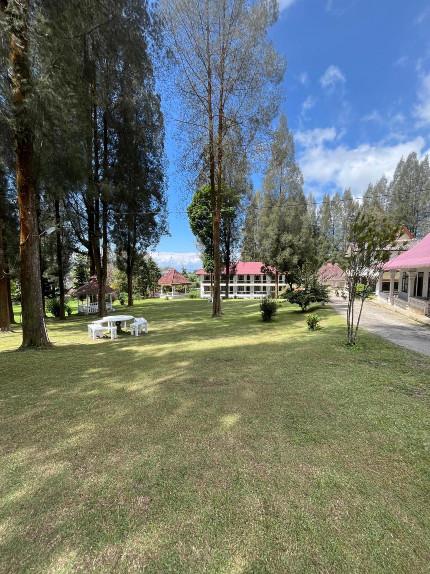 Sibayak Multinational Rest House Berastagi Ngoại thất bức ảnh